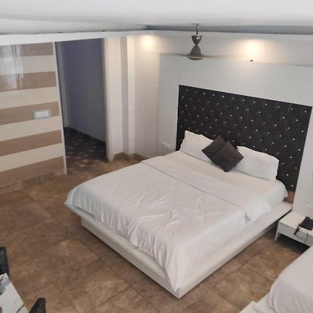 Super Hotel O Vivaan Residency Rohtak Eksteriør bilde
