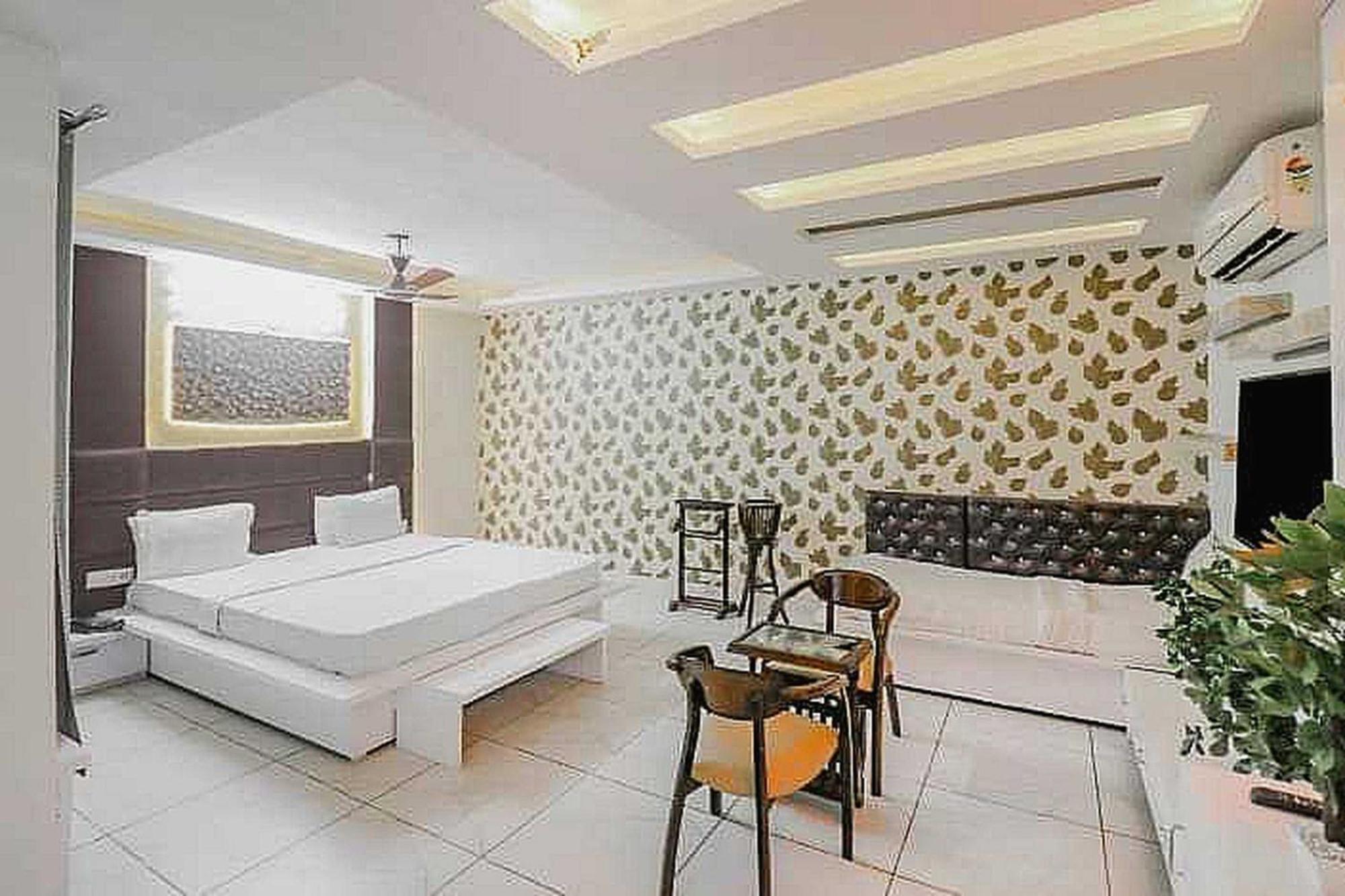 Super Hotel O Vivaan Residency Rohtak Eksteriør bilde