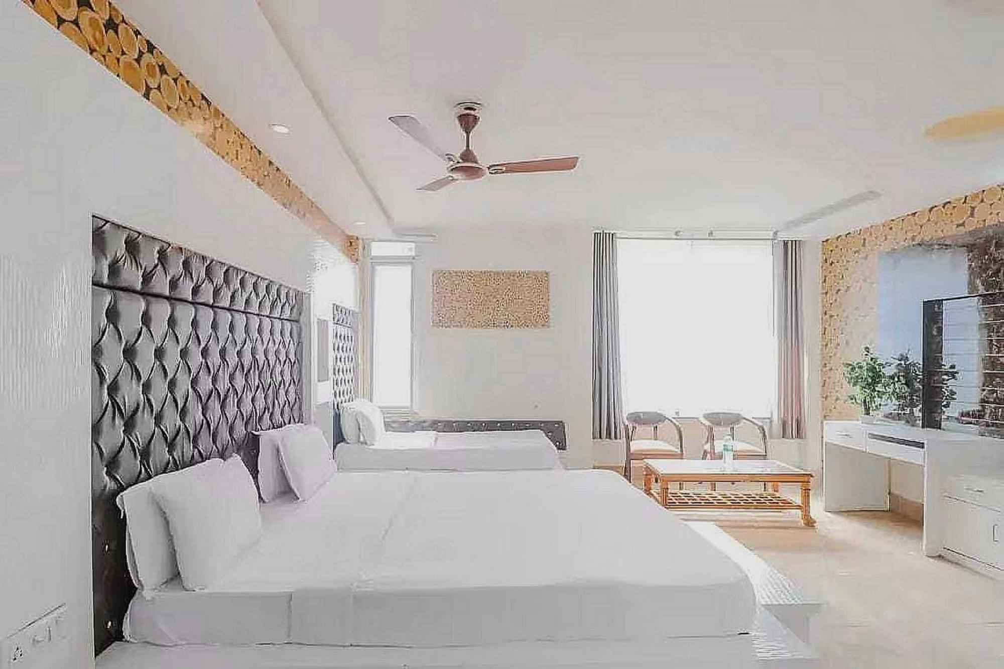 Super Hotel O Vivaan Residency Rohtak Eksteriør bilde